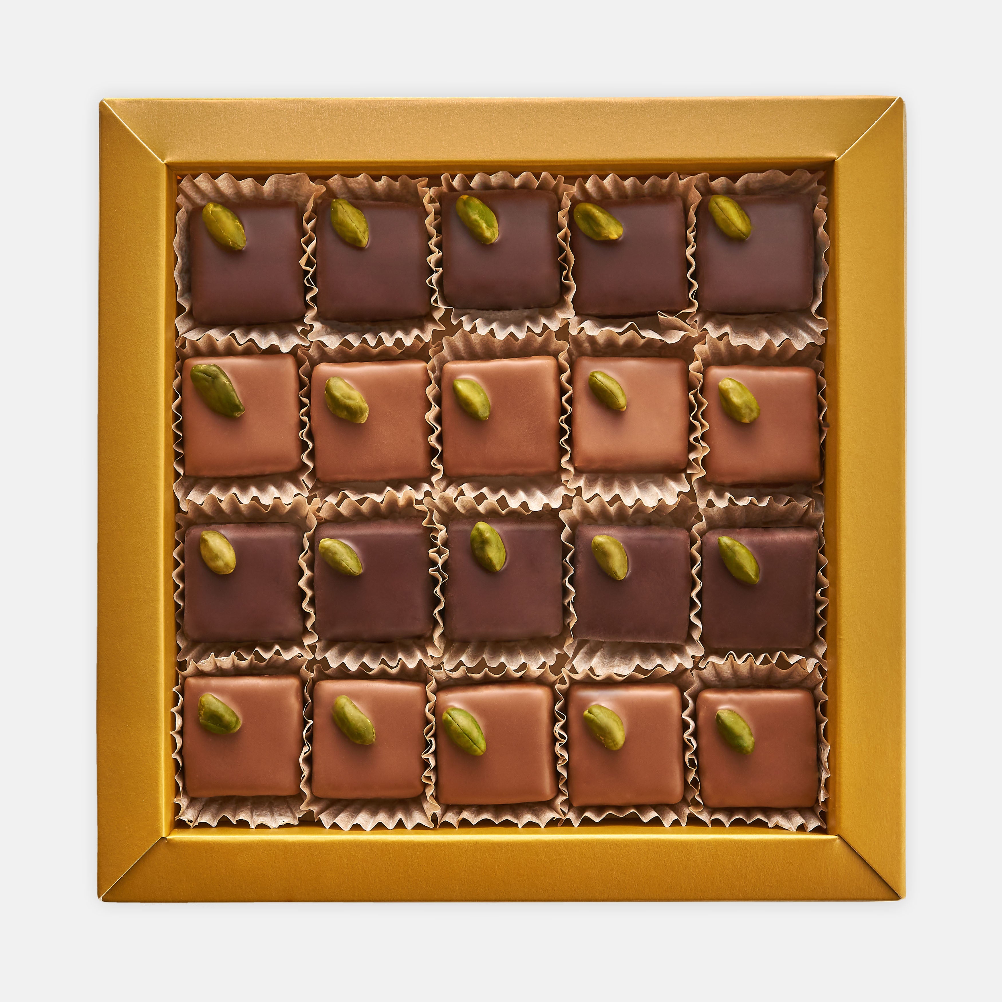 Confiseries pour cadeau gourmand : carrés amandes pistache chocolat d'après  une idée de Popote de Véro – La cuisine de Mercotte :: Macarons, Verrines,  … et chocolat